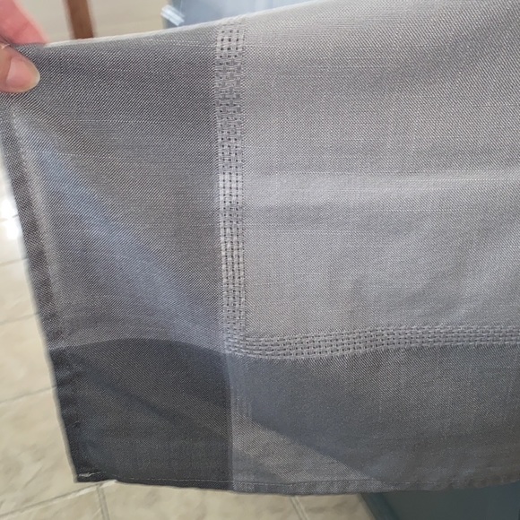 Tablecloth - Picture 2 of 2